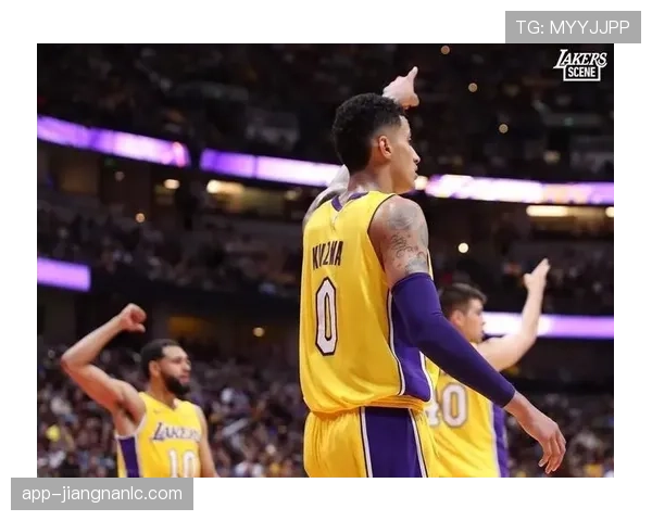 库兹马较上季以无球跑位拉开空间提升三分效率